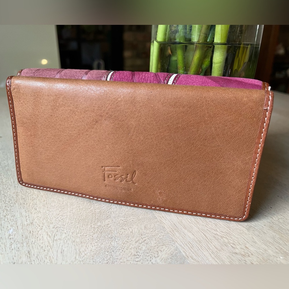 FOSSIL leather wallet, Never Used, Like New, Leaf Pattern embossed - Picture 3 of 7